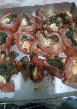 Foto di Rollè di contenna di maiale ripiena con verdure uova formaggio,