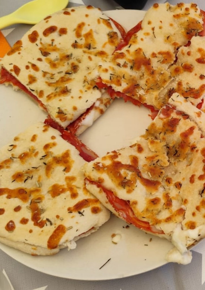 Una foto de Focaccia de chorizo y gorgonzola