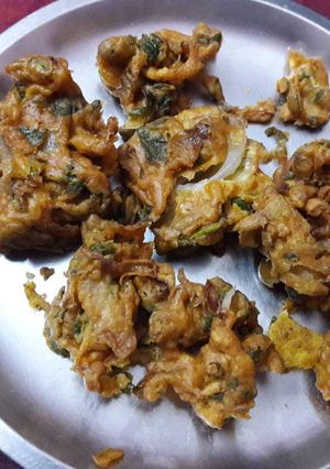 A picture of Palak pyaz ke pakore.