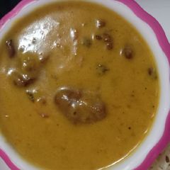 A picture of Kadhi pakora.