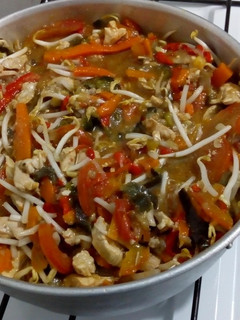 Una foto de Chop-suey de pollo