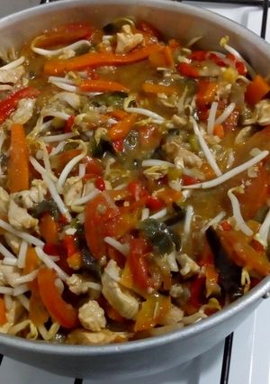 Una foto de Chop-suey de pollo