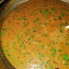 A picture of Dal Makhani with Tandoori Roti.