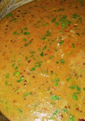 A picture of Dal Makhani with Tandoori Roti.