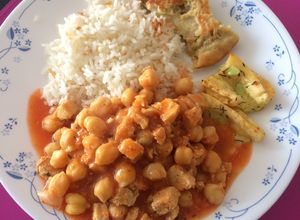 Una foto de Garbanzos con pechuga de pollo