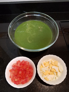 Una foto de Crema de espinacas con espárragos blancos
