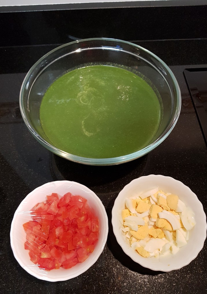 Una foto de Crema de espinacas con espárragos blancos