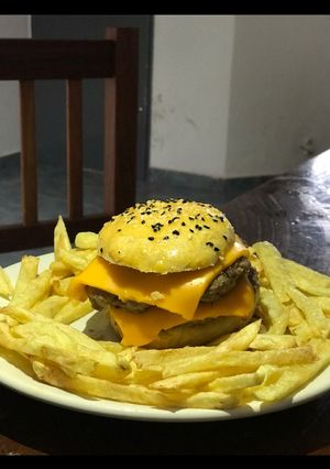 Una foto de Hamburguesas caseras🍔🍟🤗