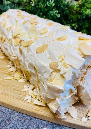 รูปของ เค้กโรลไข่ขาว (เมนูจากไข่ขาว) เลม่อนเมแรงค์รูหลาด Lemon meringue roulade