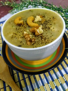 A picture of Mac chicken oats meal soup.