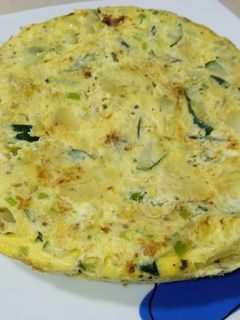 Una foto de Tortilla de patatas y calabacín