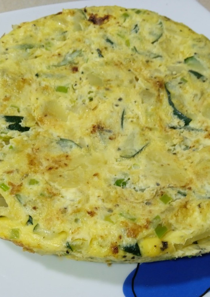 Una foto de Tortilla de patatas y calabacín