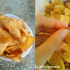 Banana chips with sugar A picture of Banana chips with sugar.