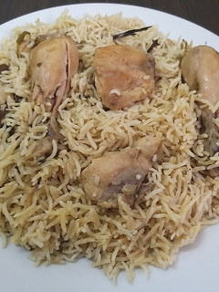 கச கச, முந்திரி சேர்த்த ஸ்பெஷல் வெள்ளை பிரியாணி (cashew chicken biryani recipe in tamil) செய்முறை முக்கிய புகைப்படம்