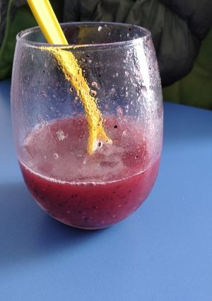 Una foto de Licuado y helado de arándanos