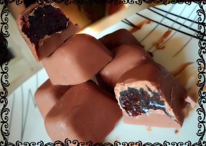 κύρια φωτογραφία συνταγής Γρήγορα σοκολατάκια ή παγωτάκια σε μία παγοθήκη! 🍫