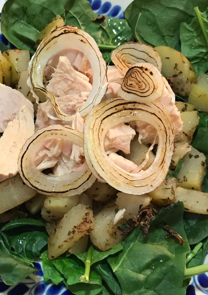 Una foto de Ensalada de atún, espinaca y chayote. 100% libre de grasa