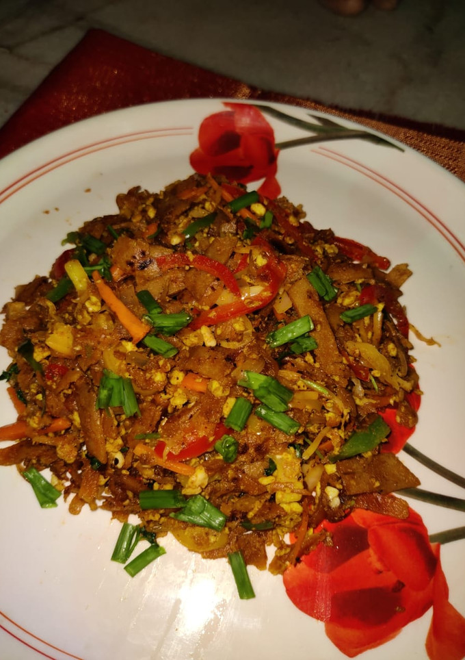 கொத்து (முட்டை) சப்பாத்தி(egg kothu chapati recipe in tamil) செய்முறை முக்கிய புகைப்படம்