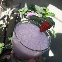 A picture of Strawberries and dates shake.
