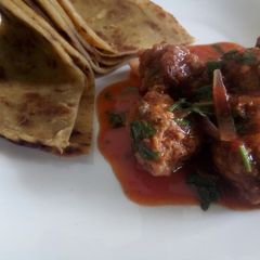 A picture of Fish balls in sauce.