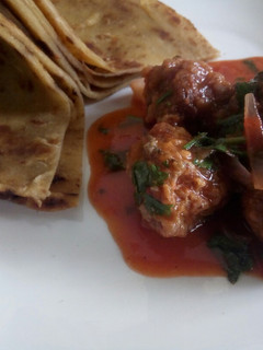 A picture of Fish balls in sauce.