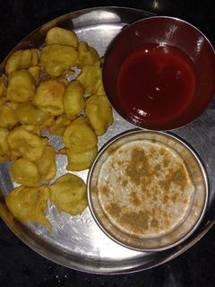કેળા ના ભજીયા (Banana Bhajiya Recipe In Gujarati) રેસીપી મુખ્ય ફોટો