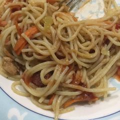 A picture of Spicy chicken chowmen.