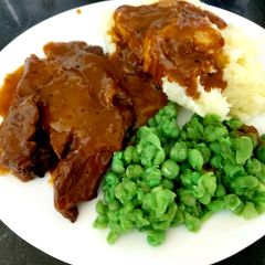 A picture of My Braising Steak in Onion Gravy with Mashed Potato & Peas 😍.