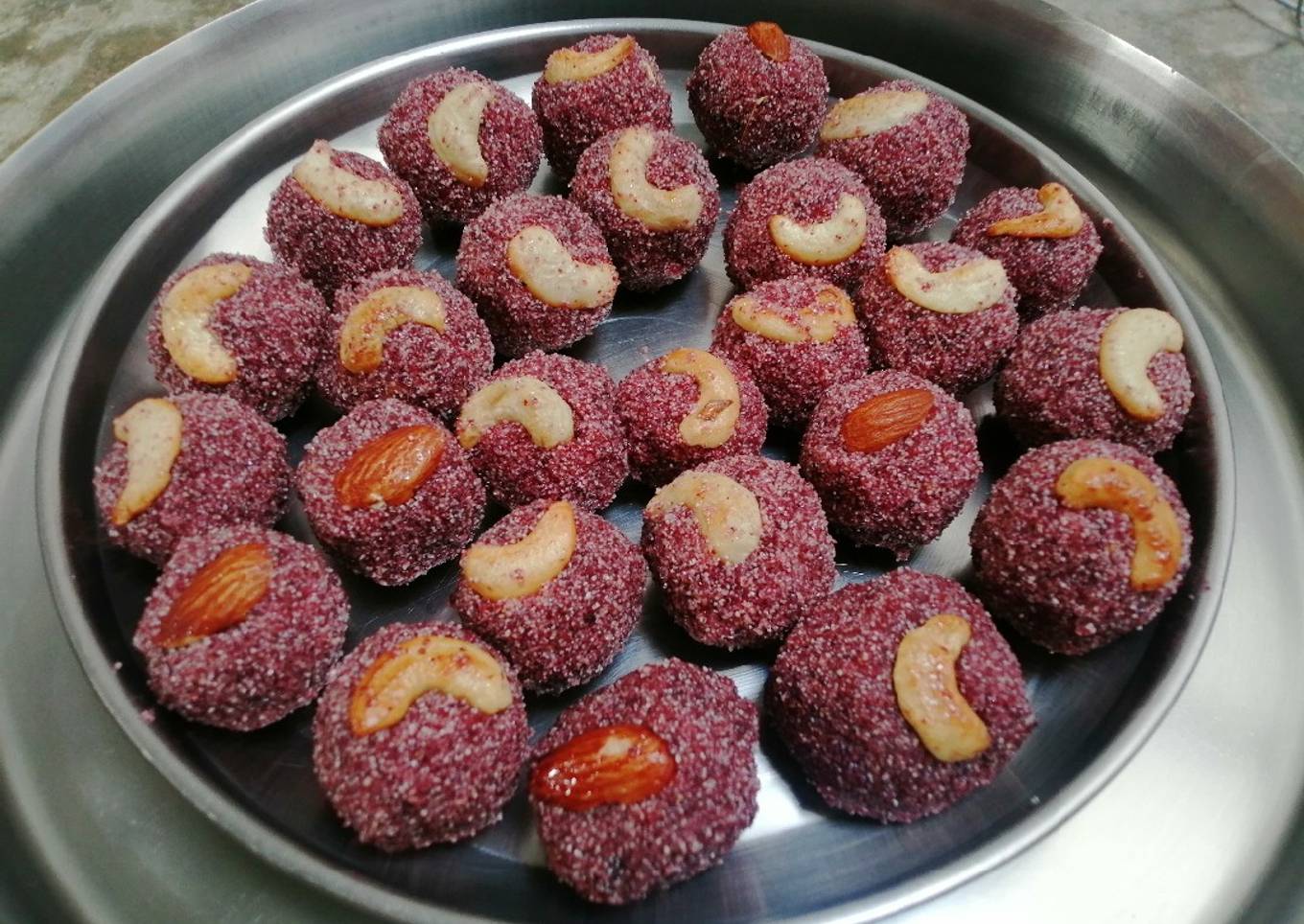 Beetroot rava ladoo
