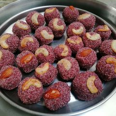 A picture of Beetroot rava ladoo.