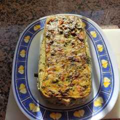 Una foto de Pastel de verdura con bacon, atún y salmón
