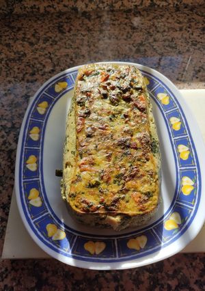 Una foto de Pastel de verdura con bacon, atún y salmón