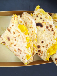 आलू पराठा (aloo paratha recipe in marathi) रेसिपी चे मुख्य फोटो