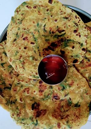 मेथी थेपला (methi thepla recipe in marathi) रेसिपी चे मुख्य फोटो 
