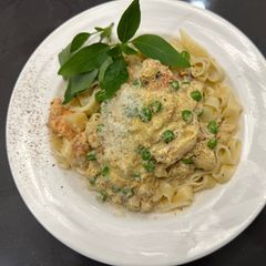 A picture of Super Fast AMAZING Salmon and Prawn Tagliatelle - WOW :P.