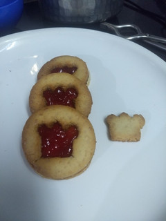 A picture of Jam cookies.