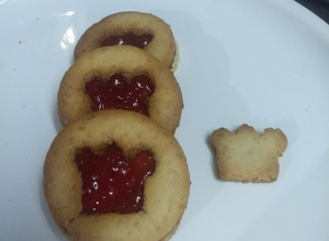 A picture of Jam cookies.