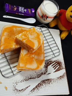 मैंगो वनीला मार्बल केक (Mango vanilla marble cake recipe in Hindi) रेसिपी मुख्य फोटो