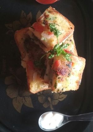A picture of Aloo bread.
