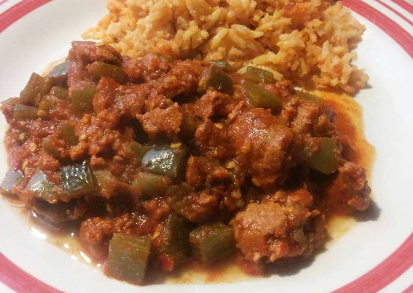 Chorizo con nopales en salsa verde o roja