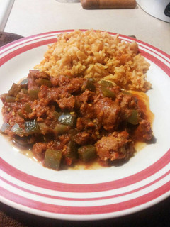 Una foto de Chorizo con nopales en salsa verde o roja