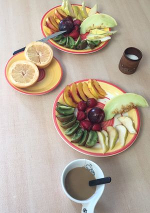 Una foto de Desayuno de frutas ordenado
