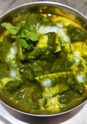 A picture of Palak paneer.