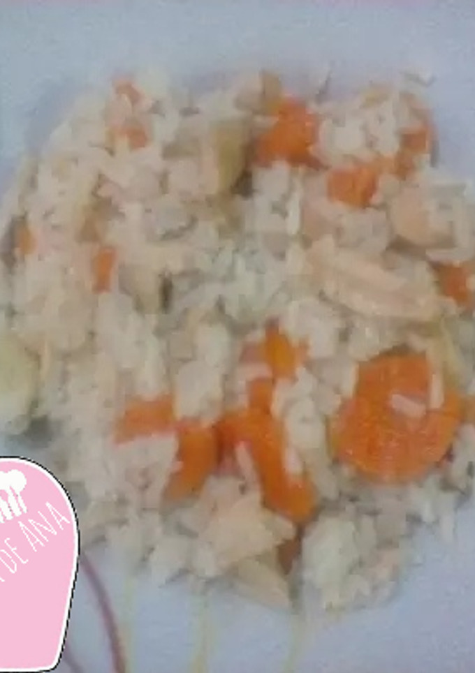Una foto de Arroz blanco con pollo y zanahoria