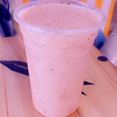 A picture of Simple smoothie mix, perfect for this weather🥰.