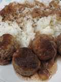 Albóndigas de cerdo con salsa de vino tinto al aroma de canela