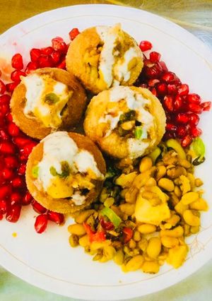 A picture of Sprouts &Fruits Stuffed Golgappas.