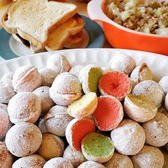 A picture of Gluten Free Donut Holes.