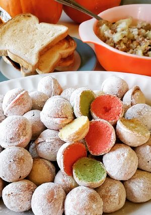 A picture of Gluten Free Donut Holes.