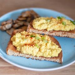 A picture of Tofu scrambled on toast with sautéed mushrooms.